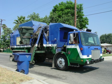 Residential and commercial house clearance services in action
